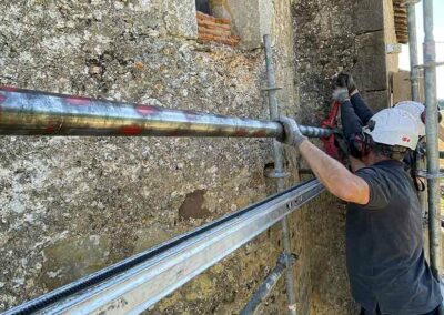 Réalisation de tirants forés sur l’église de Mauriet (32)